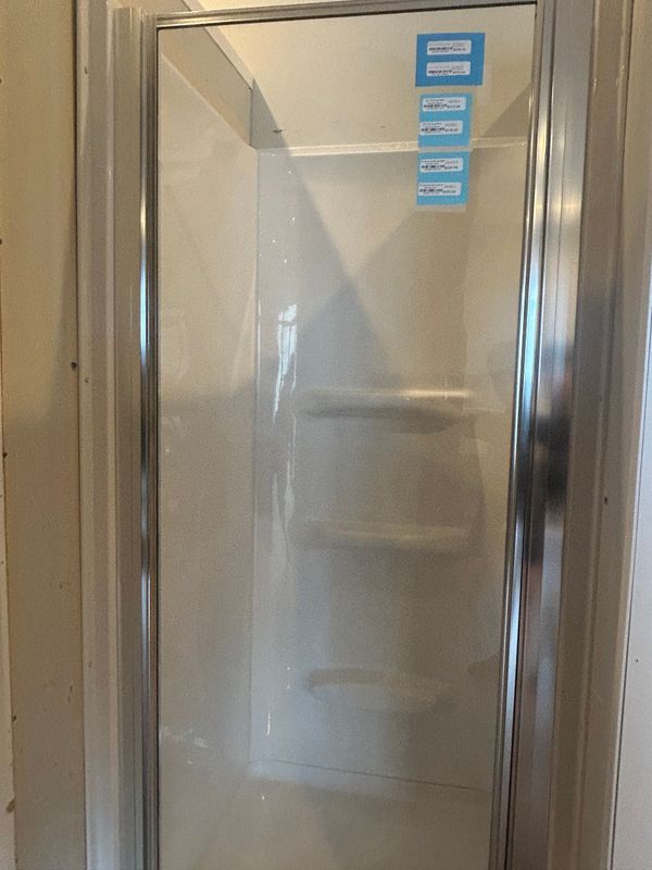 32x32 Lyons Shower Set