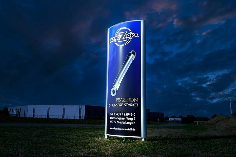 Advertising Pylon, Oval Design, LED Illuminated, H=3000 mm Advertising Pylon, Oval Design, LED Illuminated, H=3000 mm