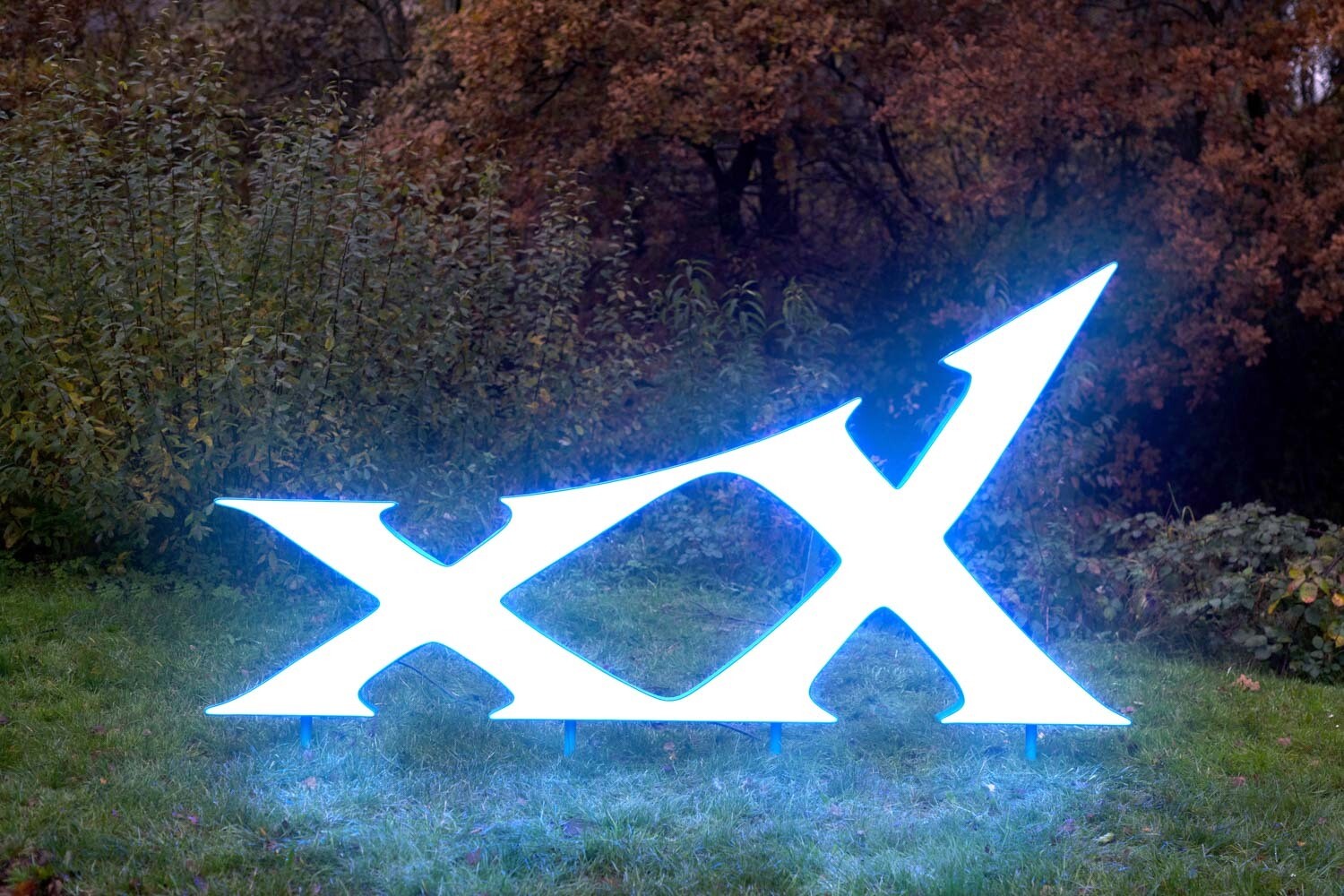 Logo-Werbepylon, Sonderanfertigung, LED beleuchtet, H=1450 mm