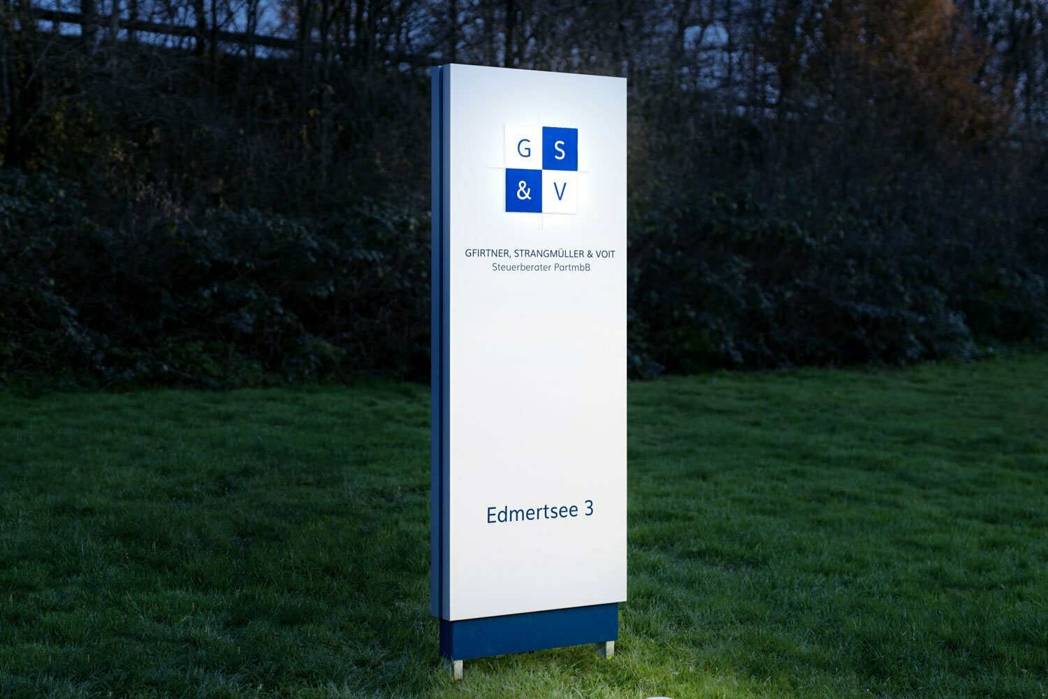 Werbepylon, Shadow-Design, LED beleuchtet, H=2200 mm
