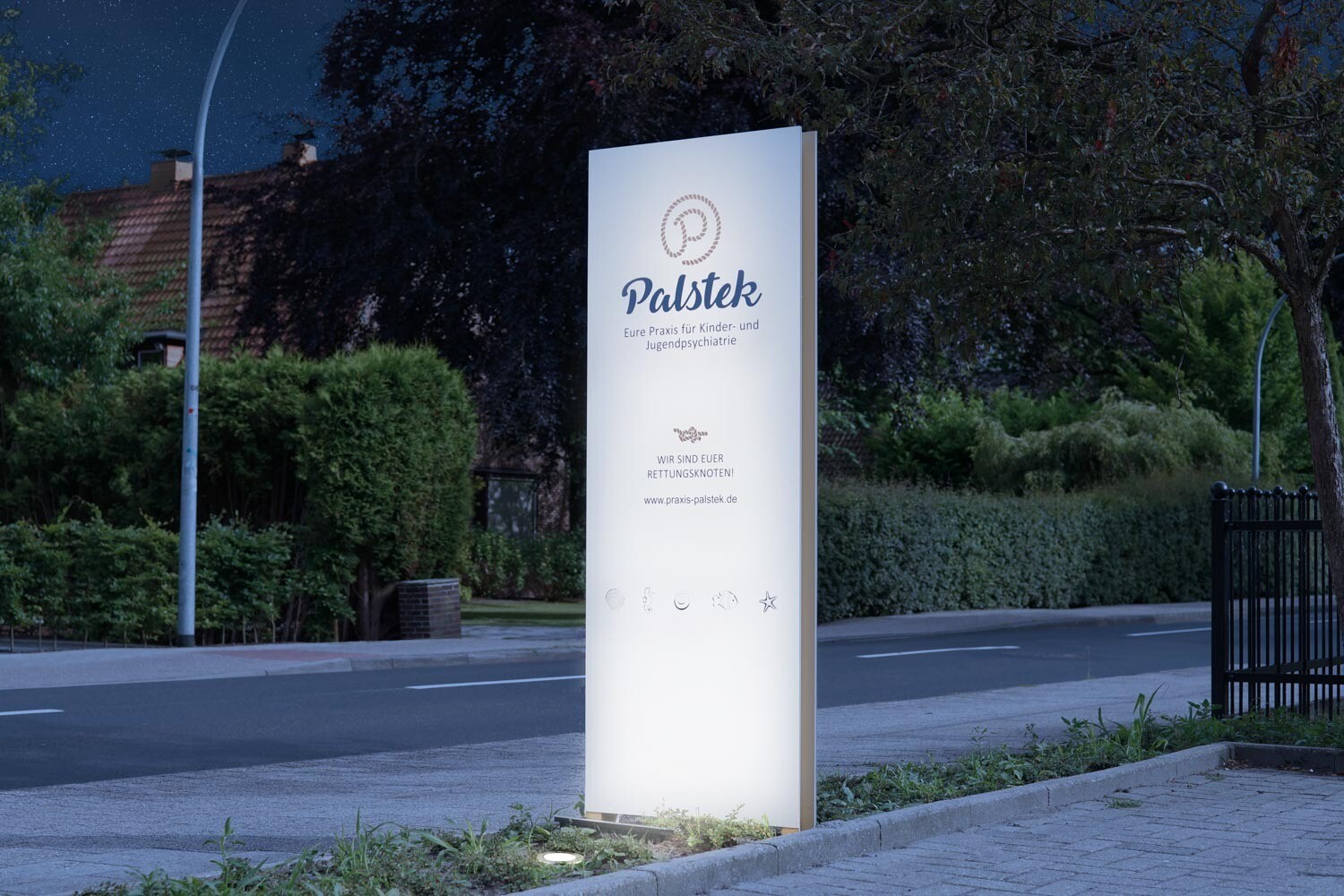 Werbepylon, Shadow-Design, LED beleuchtet, weiß, H=1800 mm