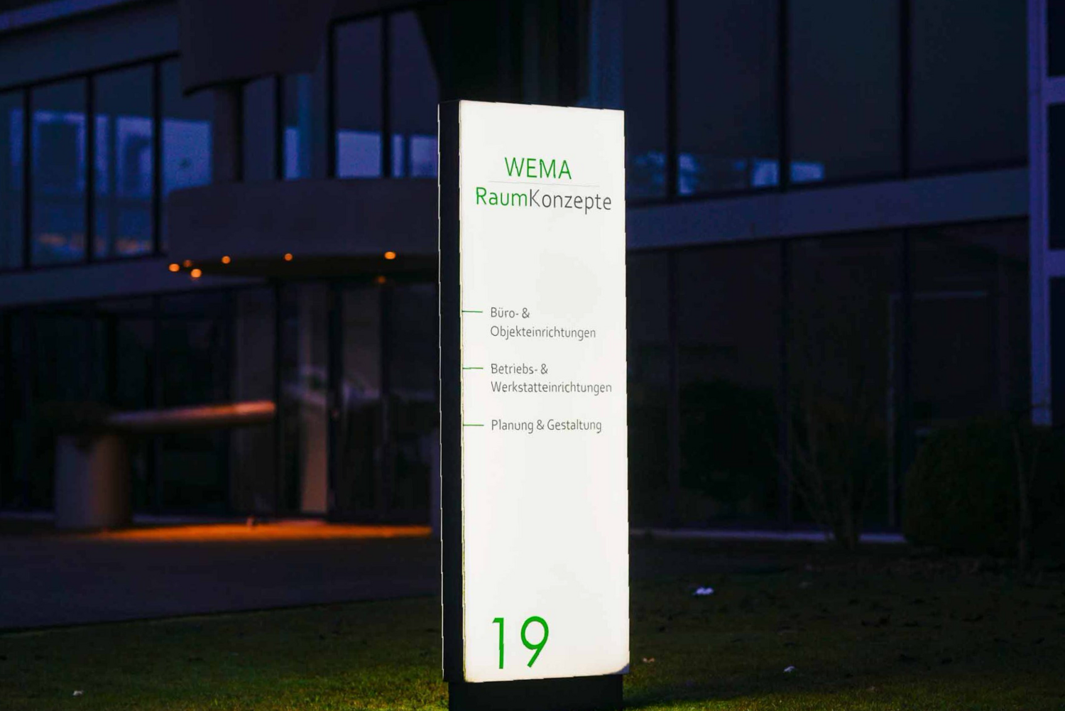 Werbepylon, Symtra-Design, weiß, H=2250 mm