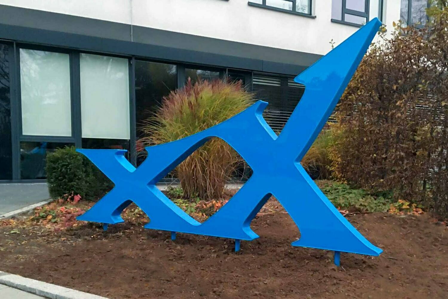 Logo-Werbepylon, Sonderanfertigung, LED beleuchtet, H=1450 mm Logo-Werbepylon, Sonderanfertigung, LED beleuchtet, H=1450 mm