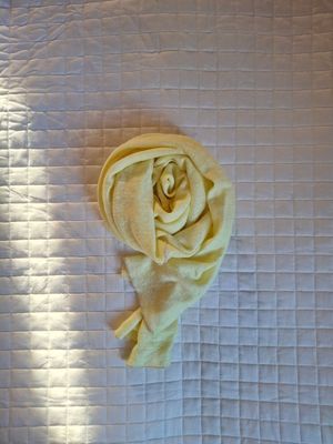 Sciarpa unisex - in canapa - misura piccola - colore giallo burro - n.105