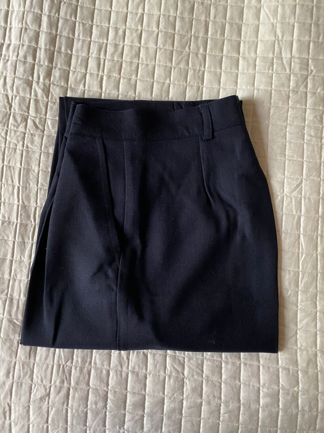 Pantalone modello classico con pence - 100% lana merinos - colore blu Pantalone modello classico con pence - 100% lana merinos - colore blu