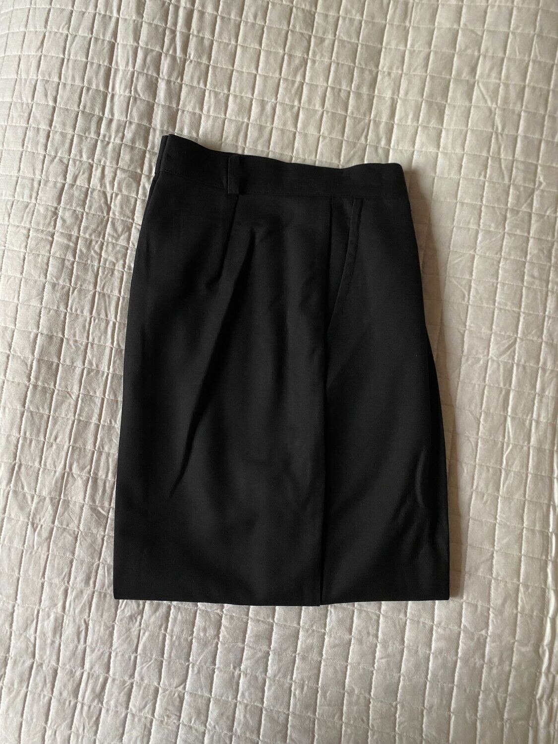 Pantalone modello classico con pence - 100% lana di vigogna - colore nero Pantalone modello classico con pence - 100% lana di vigogna - colore nero