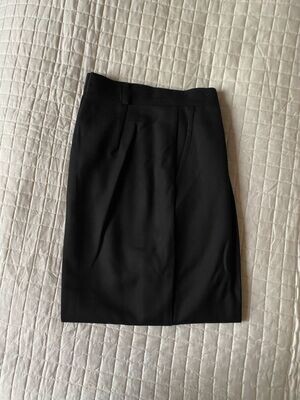 Pantalone modello classico con pence - 100% lana di vigogna - colore nero Pantalone modello classico con pence - 100% lana di vigogna - colore nero