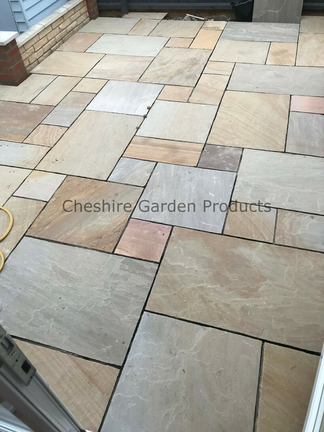 Rippon Buff Handcut Mixed Size Sandstone 22mm Calibrated 19m2 Patio Pack