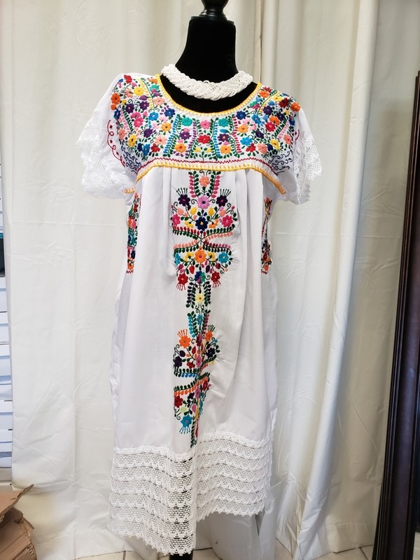 Vestido tehuacan con encajes