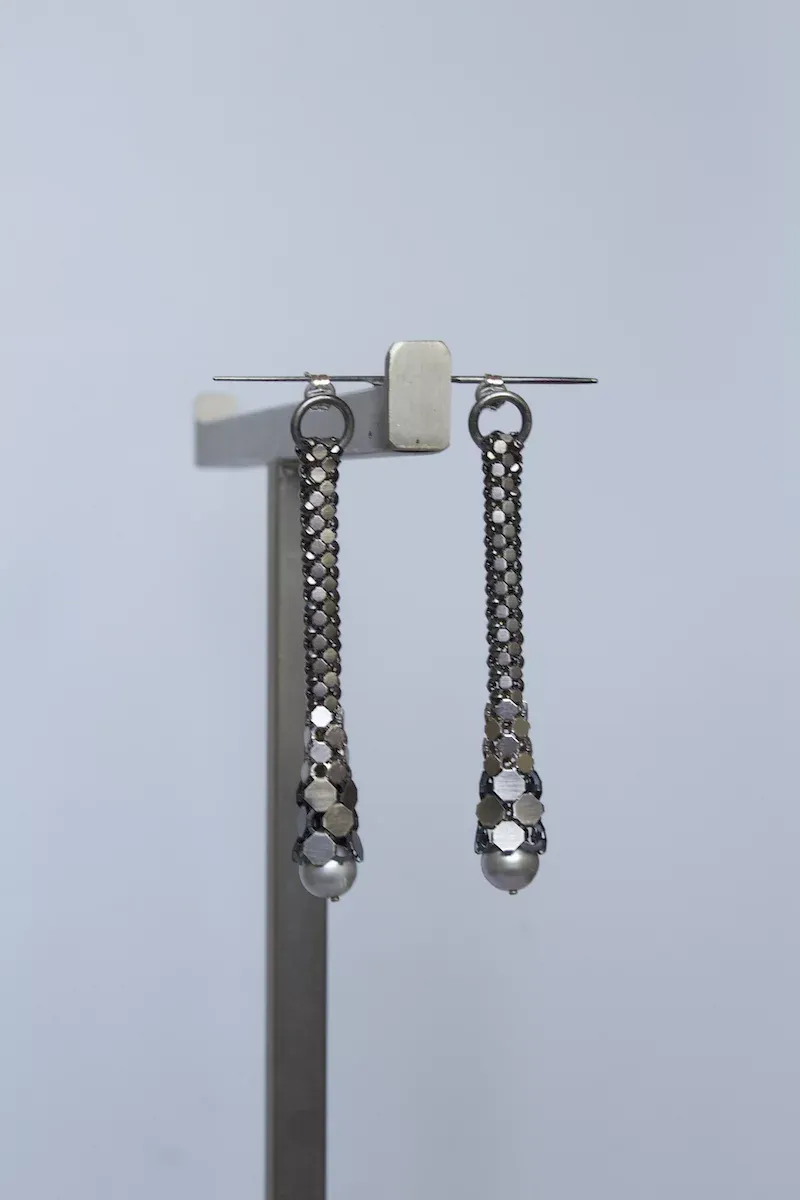 Pearl Earrings - grey/silver LAURA B