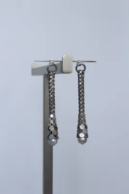 Pearl Earrings - grey/silver LAURA B