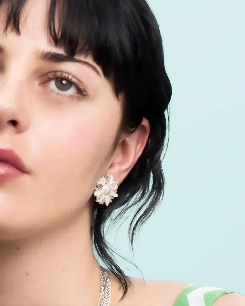 Stud earrings with daisy Silver W&amp;H