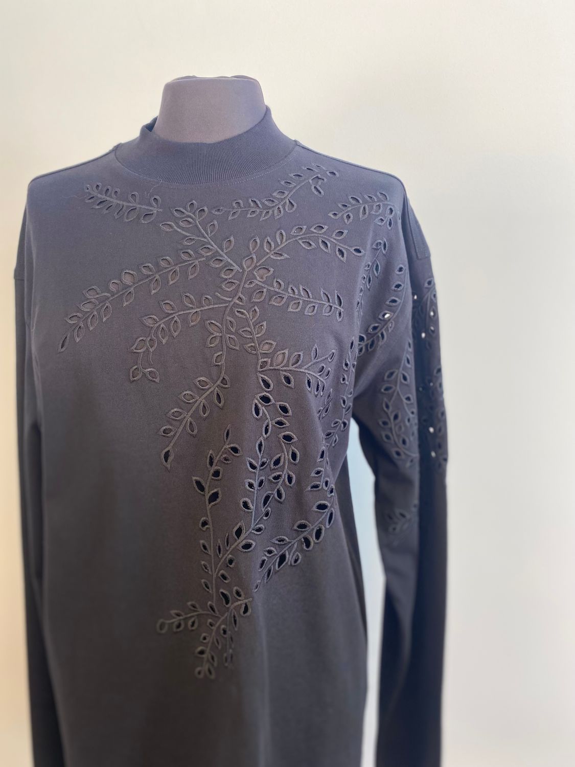 Hegelson Embroidered T-shirt   DRIES VAN NOTEN