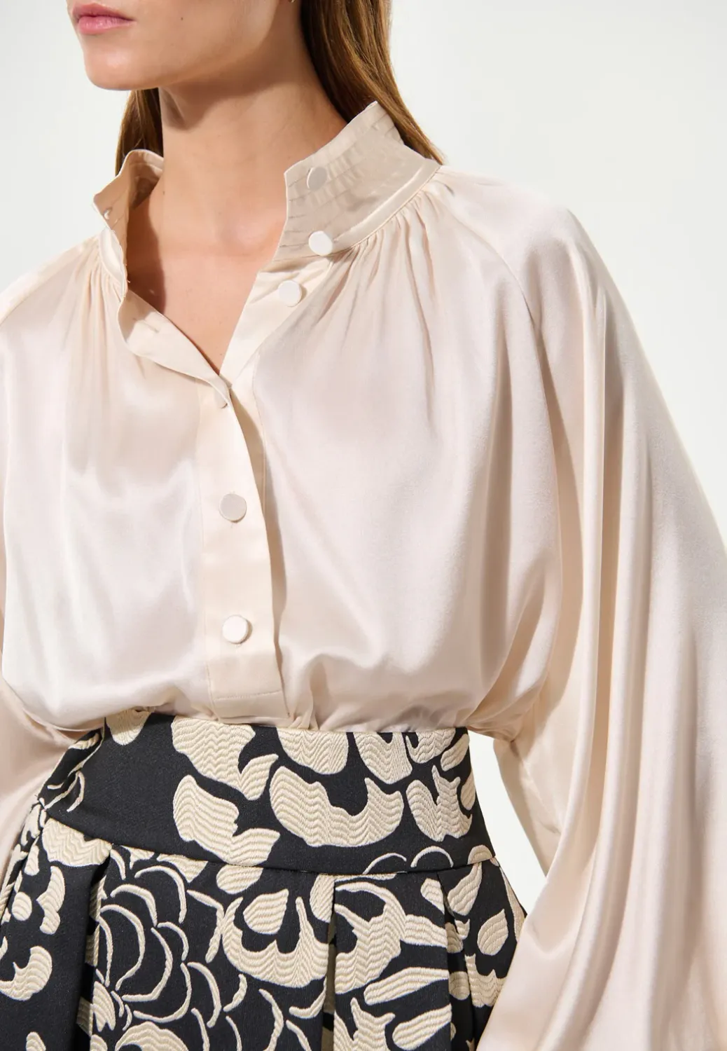 Nicoladea Shirt with sleeve detail - porcelain DEA KUDIBAL