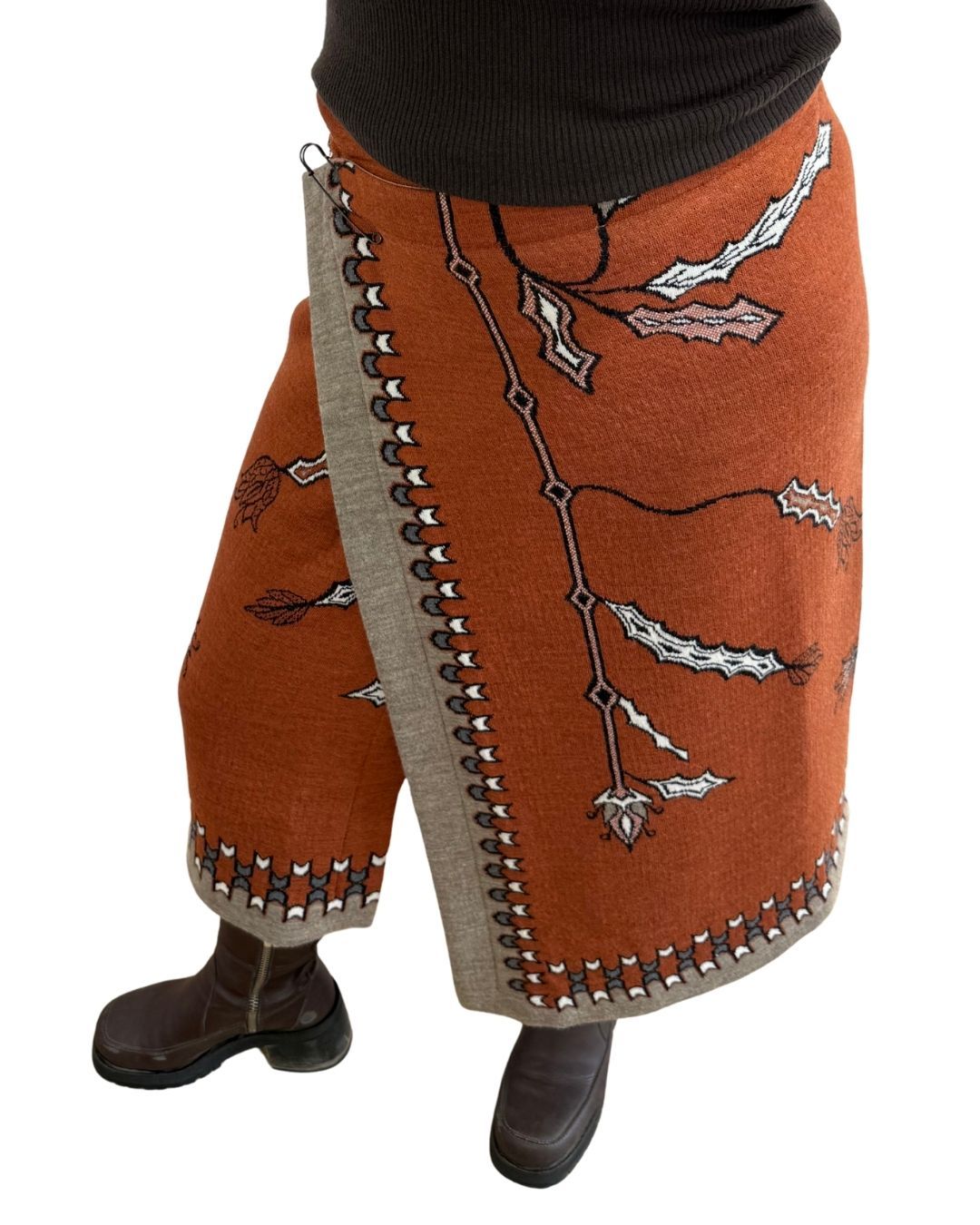FIORI RED SKIRT WITH KILT PIN AVDW