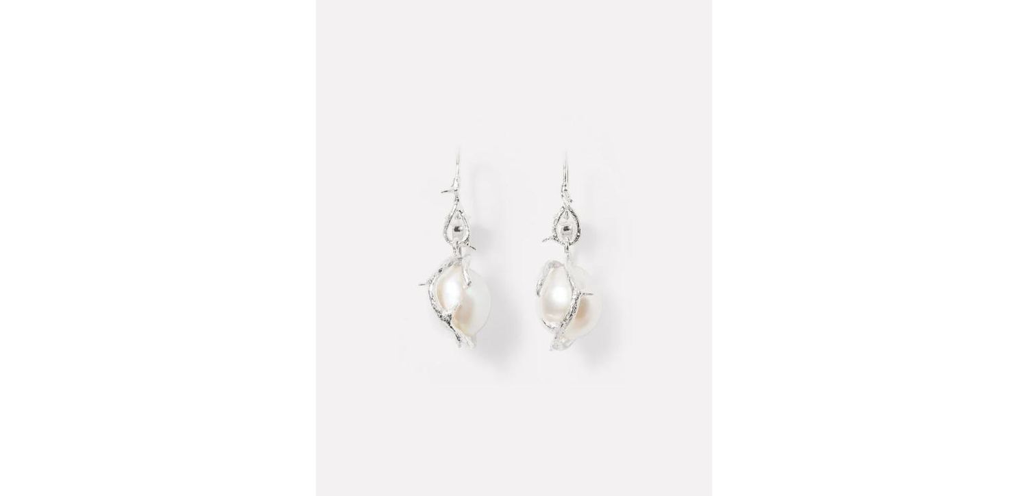 WOUTERS EN HENDRIX - Thorned hook earrings with freshwater pearl (Sterling silver)