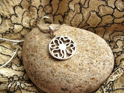 Lucky clover necklace ~ silver circle with hearts
