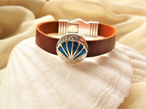 Camino de Santiago travel bracelet - leather + shell charms