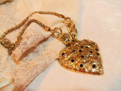 Chunky gilt-tone heart necklace