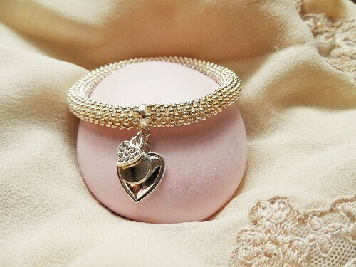 Elasticated love charms bracelet