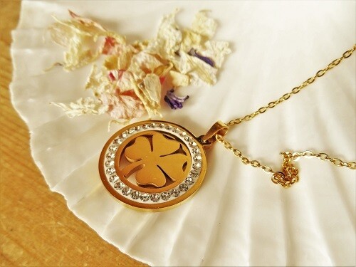 Circle of light clover necklace - for good fortune