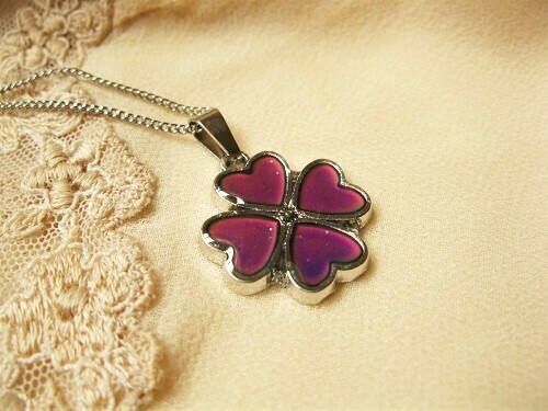 Lucky clover mood change necklace