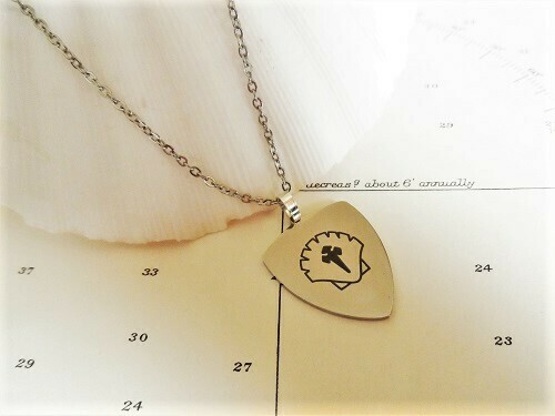 sAfe Jewellery - Travellers Shield necklace for safekeeping ~ slim