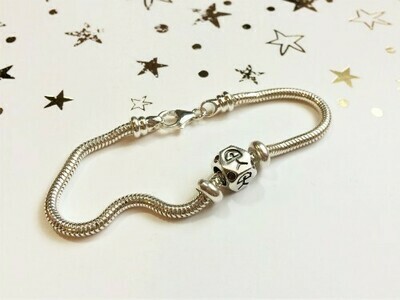 Indalo bead bracelet ~  silver, classic