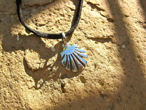 Camino scallop shell necklace / concha de vieira ~ medium