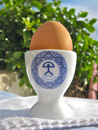 Lucky Indalo egg cup, Colour choice: Blue/White