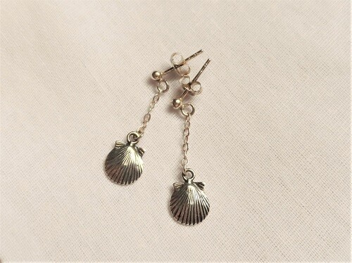 Confidence earrings for determination and belief - shell