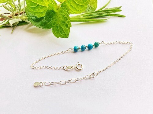 Apatite bracelet for clarity of mind and mental wellbeing
