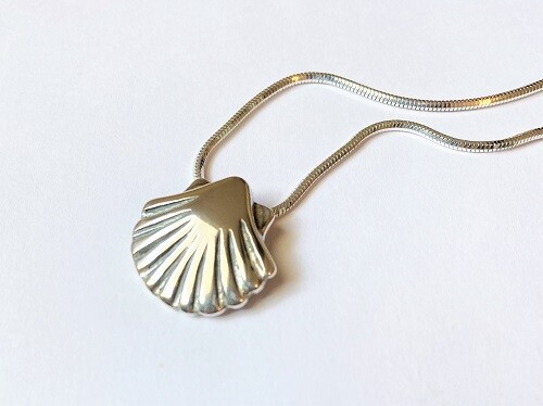Compostela scallop shell necklace