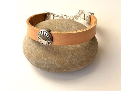 Camino de Santiago scallop shell bracelet
