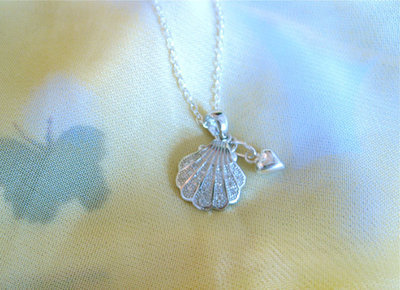 Camino scallop shell + heart necklace ~ silver + zirconita