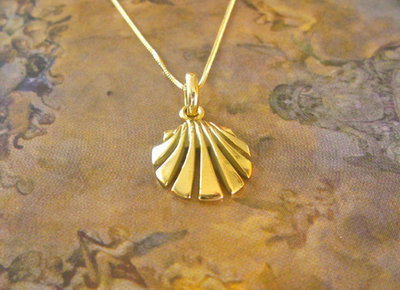 Scallop shell necklace / concha de vieira ~ 18ct gold