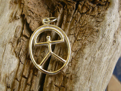 Indalo pendant ~ oval, silver
