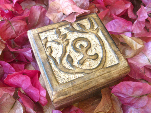 Keepsake box ~wooden, Indalo, square, small