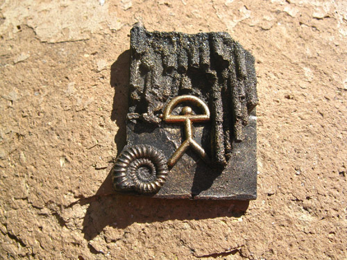 Lucky Indalo fridge magnet ~ bronze-effect
