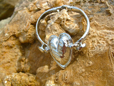 Polished loveheart bracelet