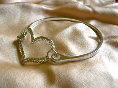 Textured love heart bangle
