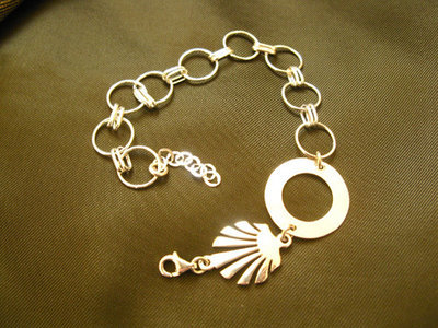 Peregrino scallop shell charm bracelet from Santiago
