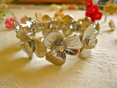 Circle of flowers bracelet