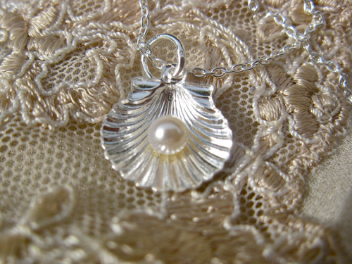 Scallop shell and pearl necklace, silver