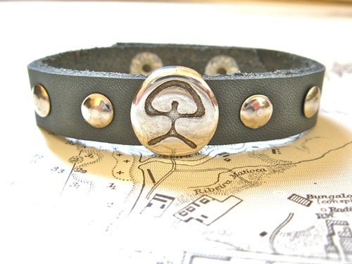 Indalo charm bracelet ~ leather strap, grey