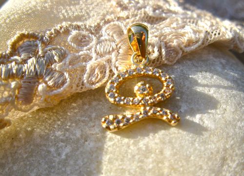 Indalo pendant ~ dancing, 18ct gold + zirconite
