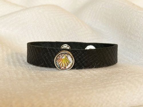 Shell bracelet for protection - Yellow shell on BLACK leather