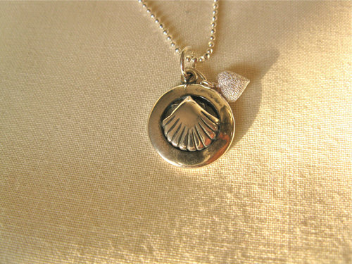 Scallop shell in ring + heart necklace ~ silver