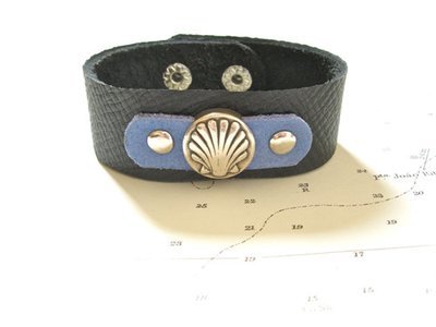 Camino de Santiago scallop shell cuff bracelet, Choose colour: Black &amp; blue leather cuff