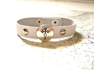 Camino de Santiago jewellery - St James cross leather bracelet